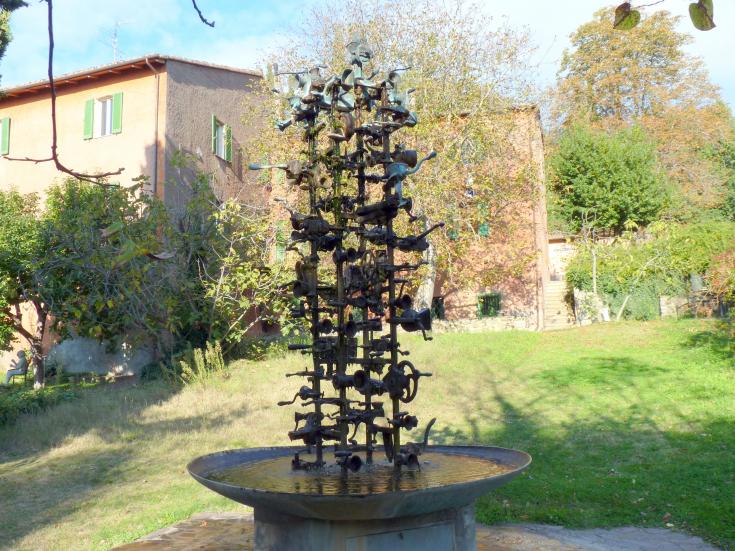 Daniel Spoerri (1955–2014), Der Fleischwolfbrunnen, Seggiano, Il Giardino di Daniel Spoerri, 1992