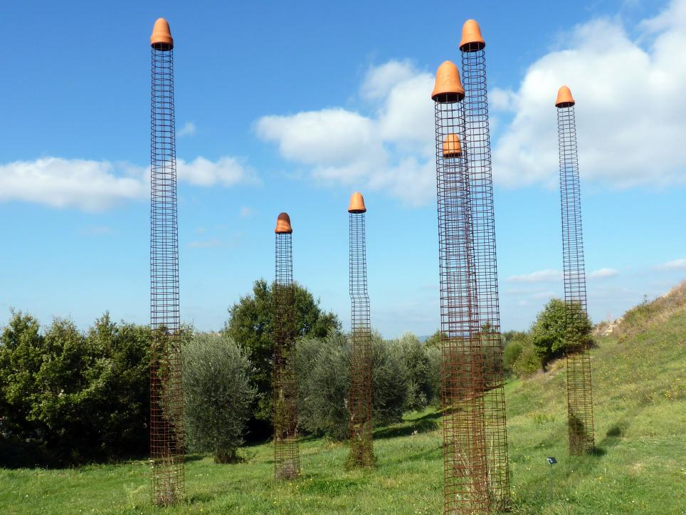 Luigi Mainolfi (1999), Fruchtbare Erde, Seggiano, Il Giardino di Daniel Spoerri, 1999–2000
