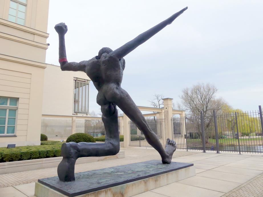 Wolfgang Mattheuer (1972–1984), Jahrhundertschritt, Potsdam, Museum Barberini, Innenhof, 1984, Bild 2/6