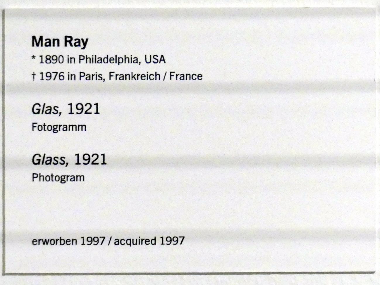 Man Ray (1914–1939), Glas, Linz, Lentos Kunstmuseum Linz, Saal 5 - Fotokabinett, 1921, Bild 3/3
