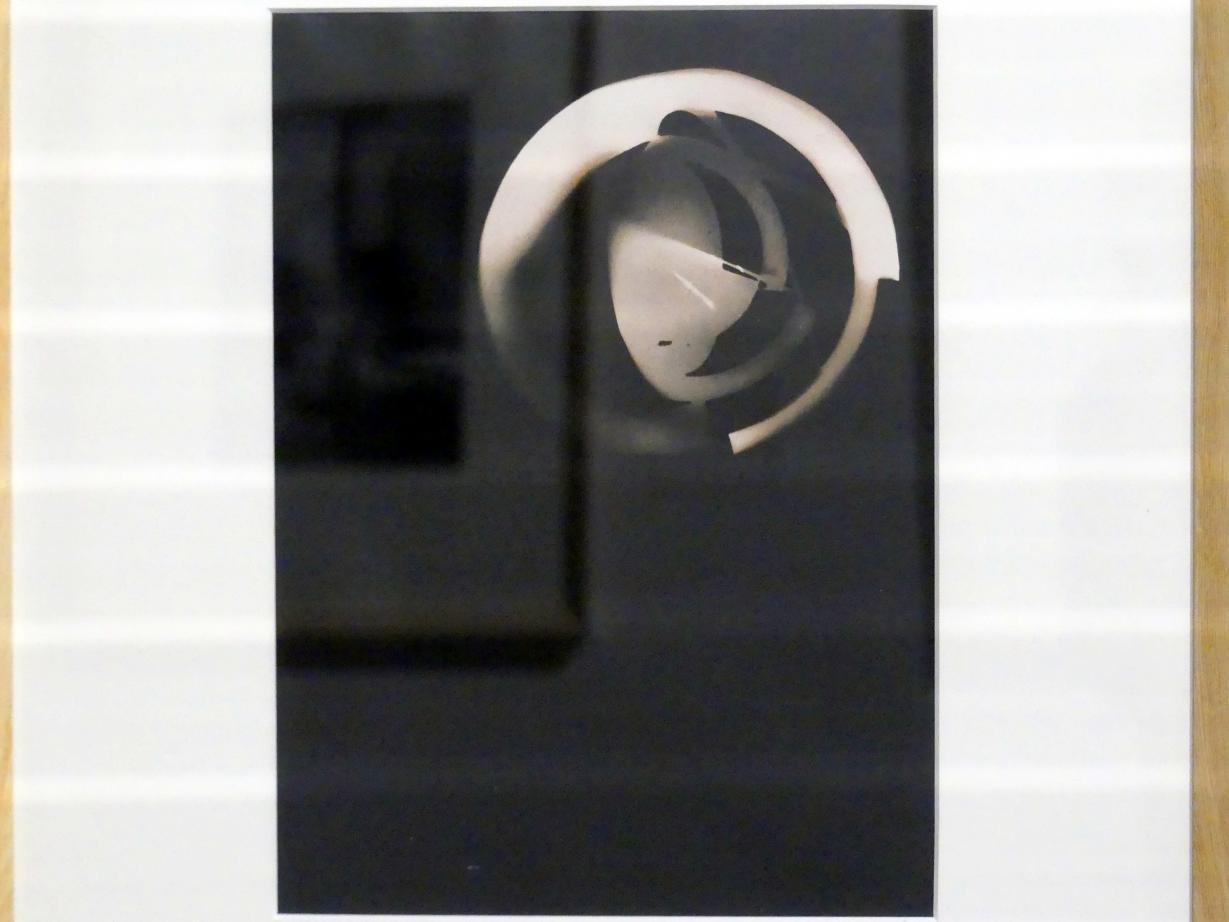 László Moholy-Nagy (1919–1946), Ohne Titel, Linz, Lentos Kunstmuseum Linz, Saal 5 - Fotokabinett, 1925, Bild 2/3
