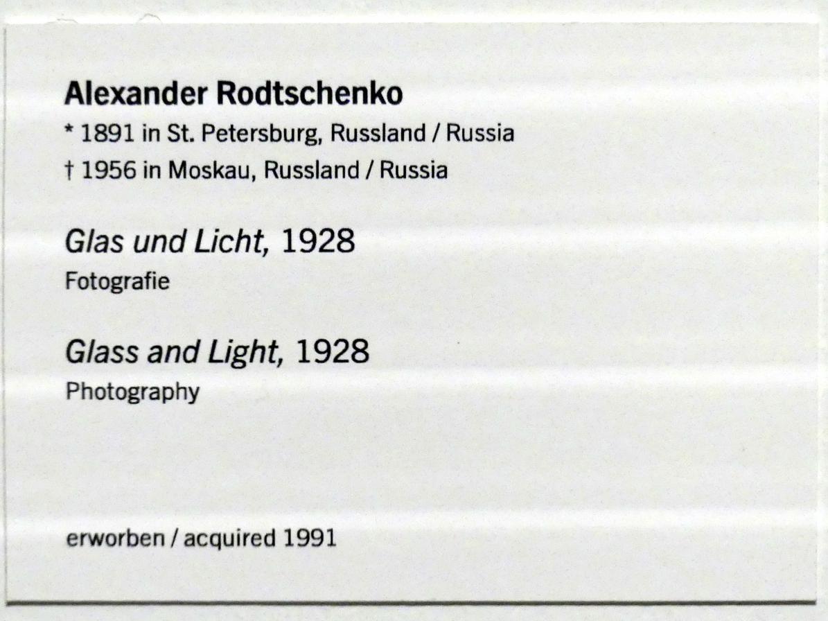 Alexander Michailowitsch Rodtschenko (1918–1930), Glas und Licht, Linz, Lentos Kunstmuseum Linz, Saal 5 - Fotokabinett, 1928, Bild 3/3
