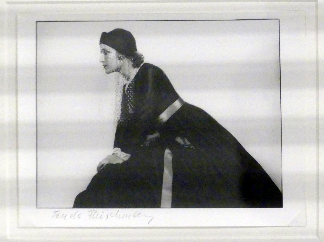 Trude Fleischmann (1925–1926), Hilde Wagener, Linz, Lentos Kunstmuseum Linz, Saal 5 - Fotokabinett, 1926, Bild 2/3