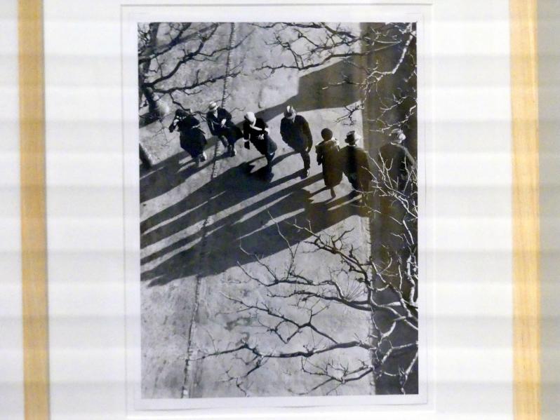 Heinrich Heidersberger (1934–1935), Kopenhagen Laederstraede, Linz, Lentos Kunstmuseum Linz, Saal 5 - Fotokabinett, 1935, Bild 2/3