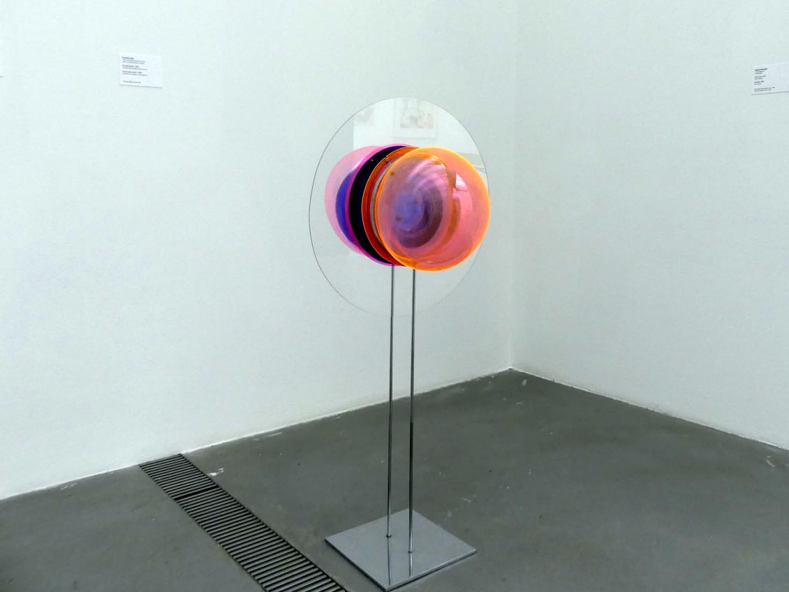 Cornelius Kolig (1968–1970), Acrylglasobjekt, Linz, Lentos Kunstmuseum Linz, Saal 9 - Das Jahrzehnt des Aufbruchs, 1968, Bild 2/7