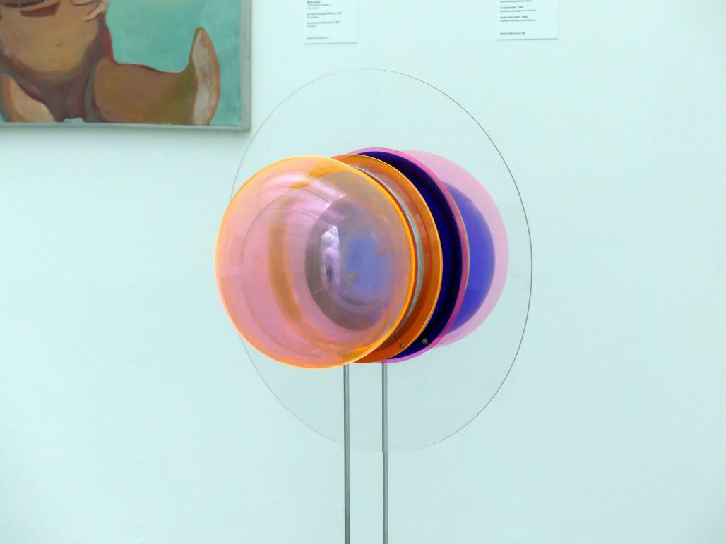 Cornelius Kolig (1968–1970), Acrylglasobjekt, Linz, Lentos Kunstmuseum Linz, Saal 9 - Das Jahrzehnt des Aufbruchs, 1968, Bild 3/7