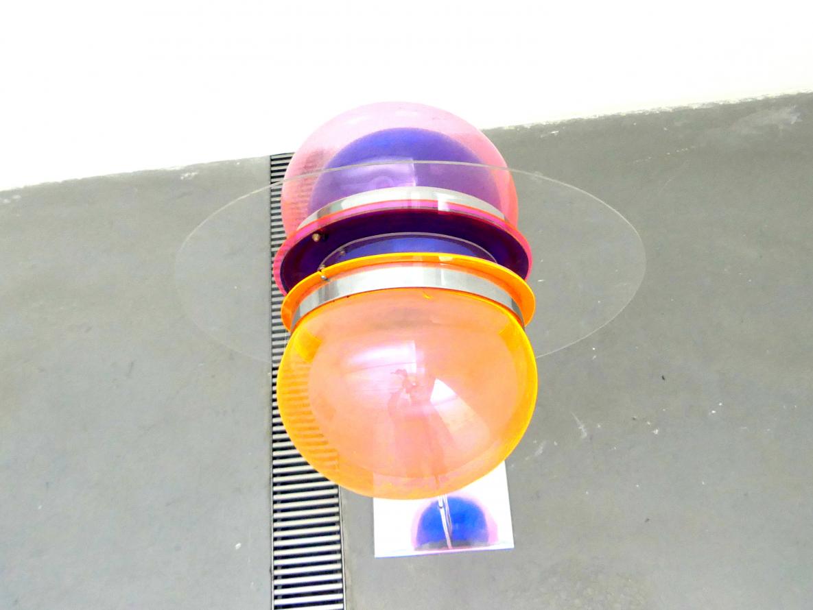 Cornelius Kolig (1968–1970), Acrylglasobjekt, Linz, Lentos Kunstmuseum Linz, Saal 9 - Das Jahrzehnt des Aufbruchs, 1968, Bild 6/7