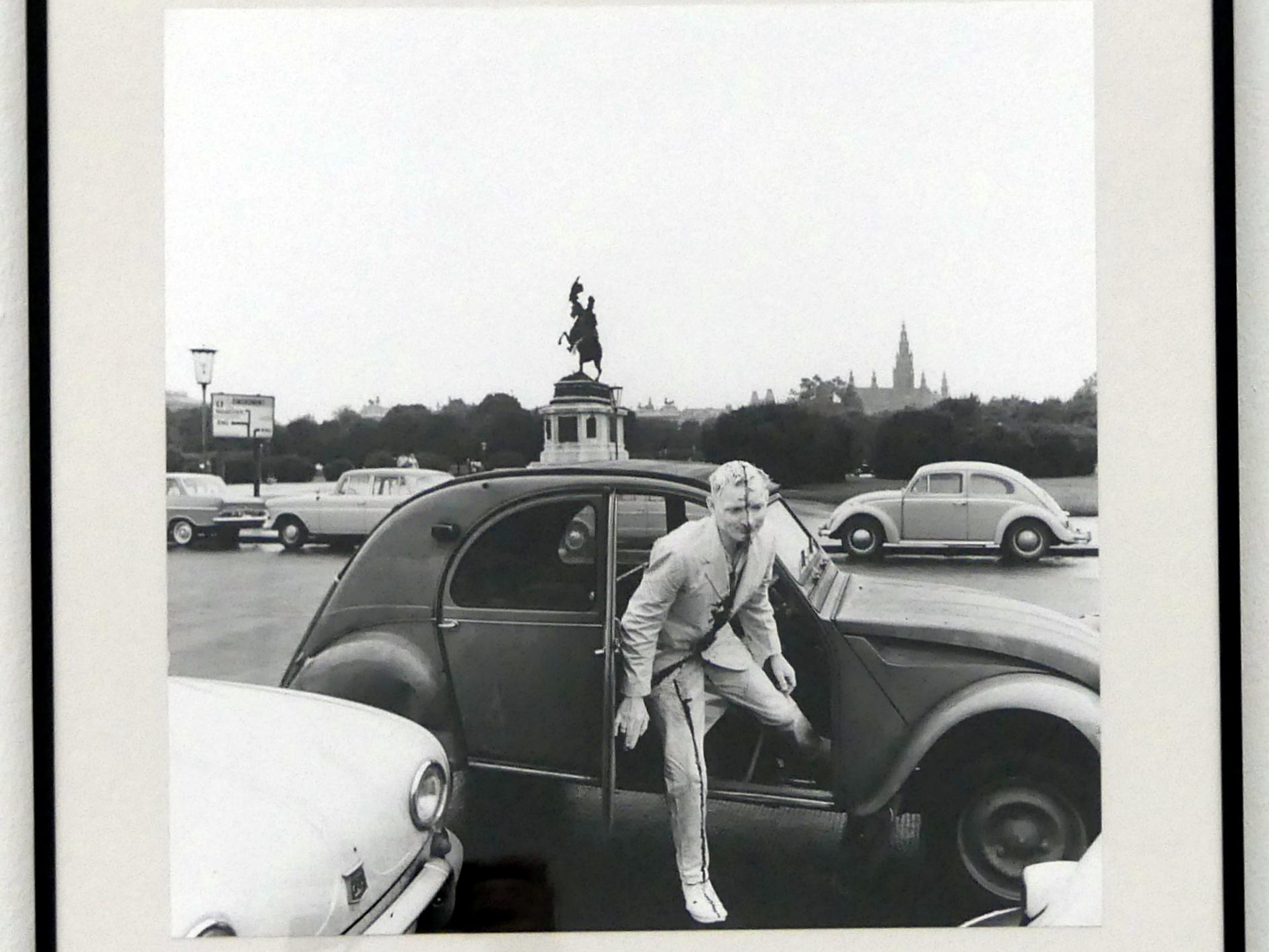 Günter Brus (1964–1965), Wiener Spaziergang, Linz, Lentos Kunstmuseum Linz, Saal 9 - Das Jahrzehnt des Aufbruchs, 1965, Bild 2/16