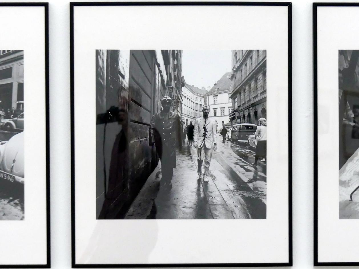 Günter Brus (1964–1965), Wiener Spaziergang, Linz, Lentos Kunstmuseum Linz, Saal 9 - Das Jahrzehnt des Aufbruchs, 1965, Bild 8/16