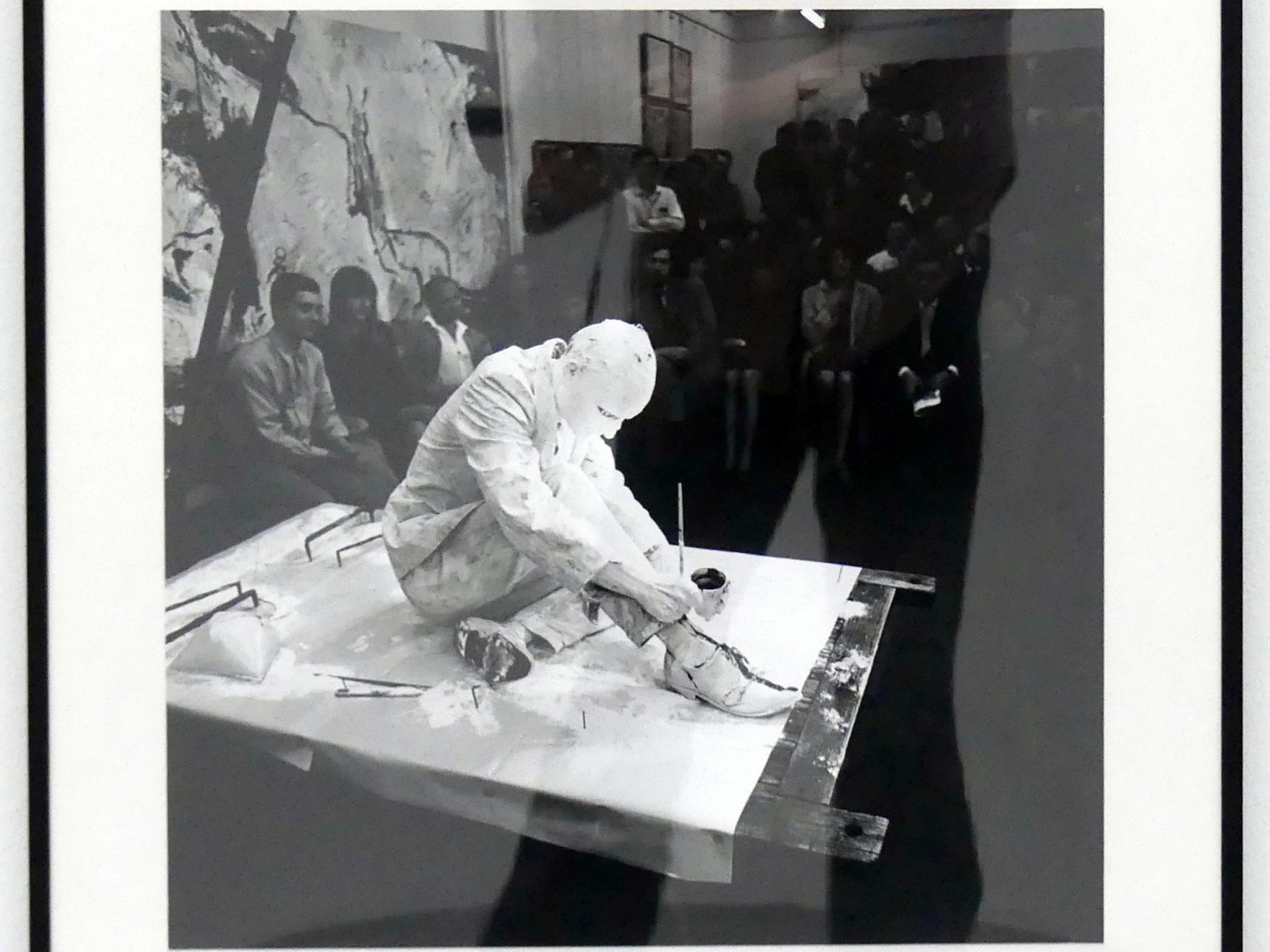 Günter Brus (1964–1965), Wiener Spaziergang, Linz, Lentos Kunstmuseum Linz, Saal 9 - Das Jahrzehnt des Aufbruchs, 1965, Bild 12/16