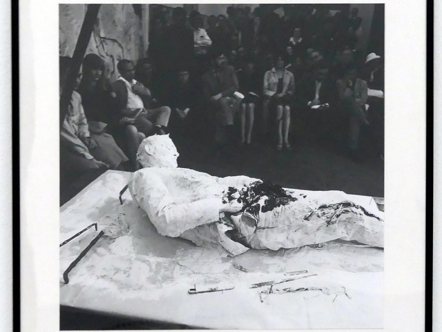 Günter Brus (1964–1965), Wiener Spaziergang, Linz, Lentos Kunstmuseum Linz, Saal 9 - Das Jahrzehnt des Aufbruchs, 1965, Bild 13/16