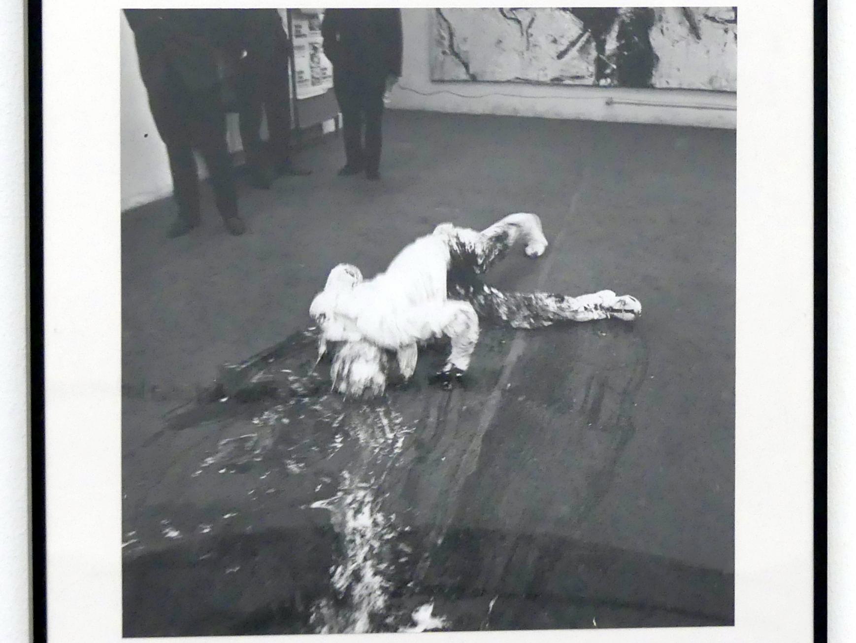 Günter Brus (1964–1965), Wiener Spaziergang, Linz, Lentos Kunstmuseum Linz, Saal 9 - Das Jahrzehnt des Aufbruchs, 1965, Bild 15/16