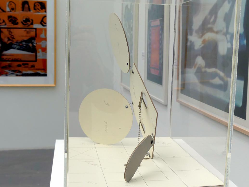 Claes Oldenburg (1961–1971), Geometric Mouse [Geometrische Maus], Linz, Lentos Kunstmuseum Linz, Saal 10 - Zu schade für die Lade, 1971, Bild 2/3