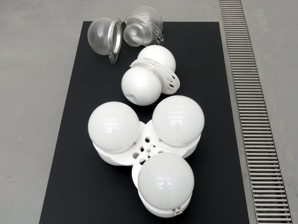 Cornelius Kolig (1968–1970), Biennale-Objekt-70, Linz, Lentos Kunstmuseum Linz, Saal 10 - Zu schade für die Lade, 1970, Bild 3/5