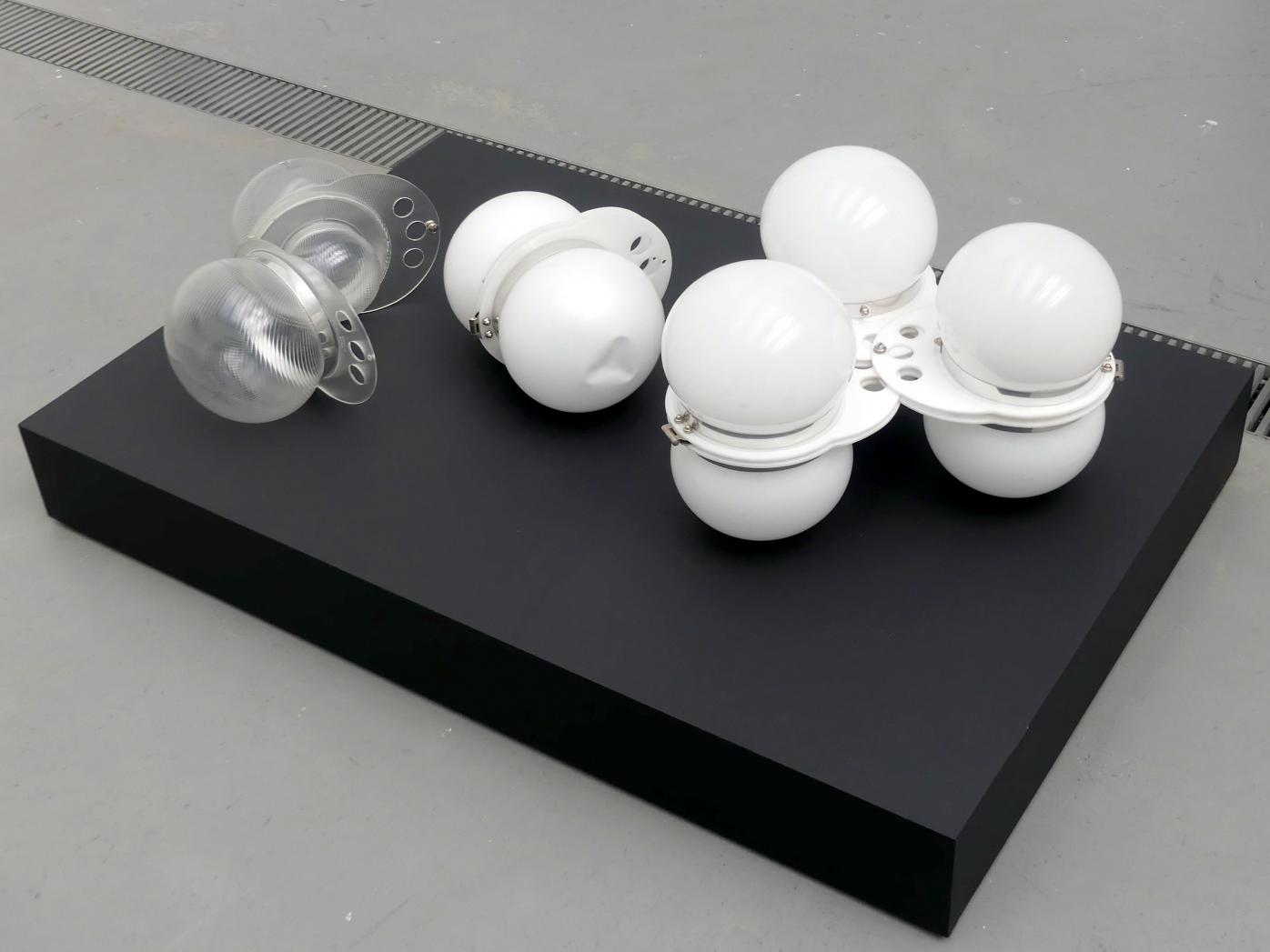 Cornelius Kolig (1968–1970), Biennale-Objekt-70, Linz, Lentos Kunstmuseum Linz, Saal 10 - Zu schade für die Lade, 1970, Bild 4/5