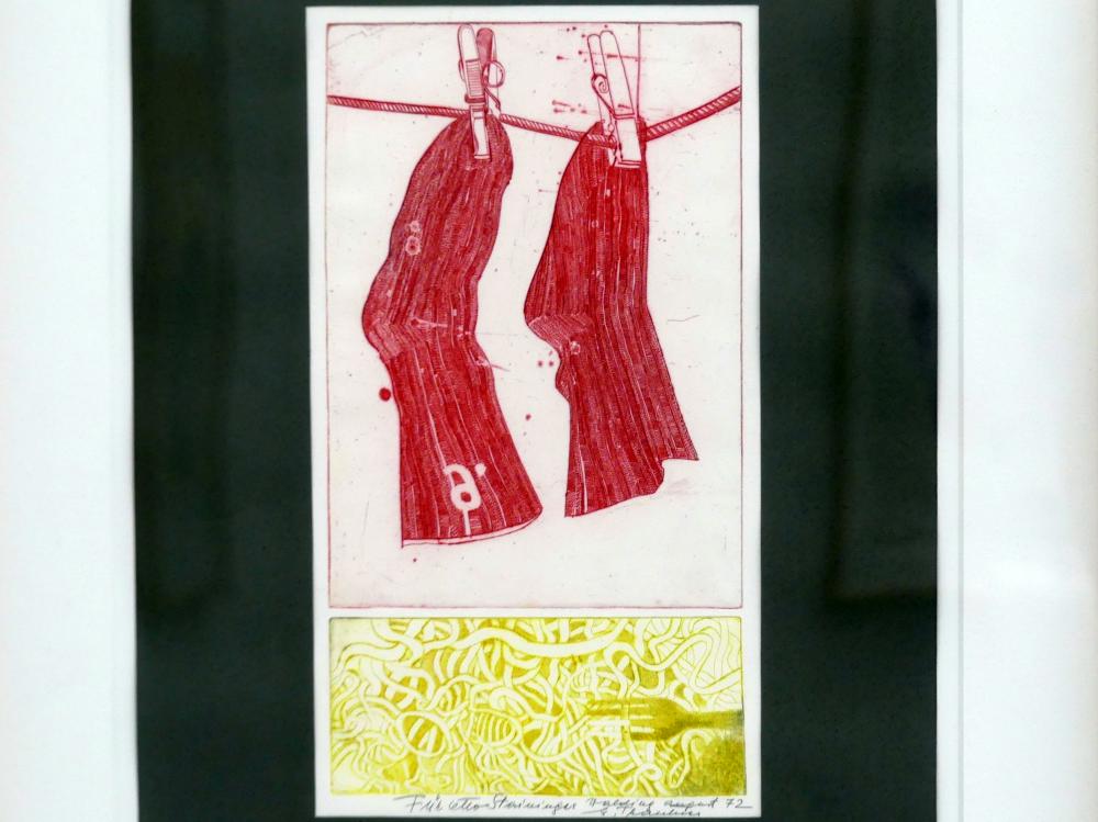 Elfriede Trautner (1972), Ohne Titel (Rote Socken und Spaghetti), Linz, Lentos Kunstmuseum Linz, Saal 10 - Zu schade für die Lade, 1972, Bild 2/3