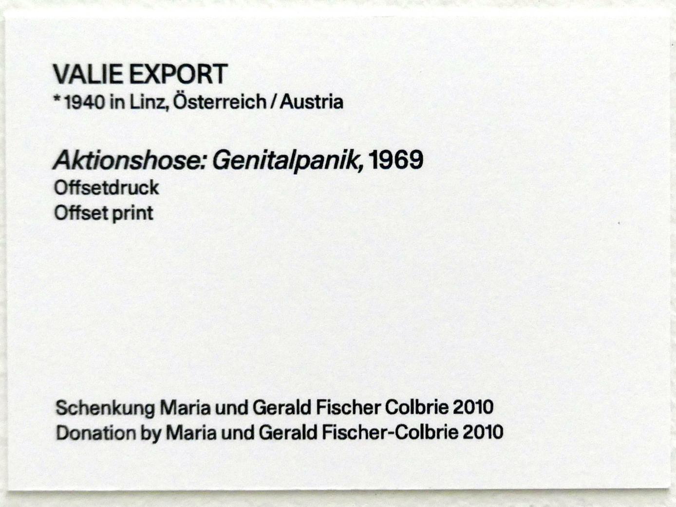 Valie Export (Waltraud Stockinger) (1969–2011), Aktionshose: Genitalpanik, Linz, Lentos Kunstmuseum Linz, Saal 11 - Performance, Konzeptionelle Kunst und Fotorealismus, 1969, Bild 3/3