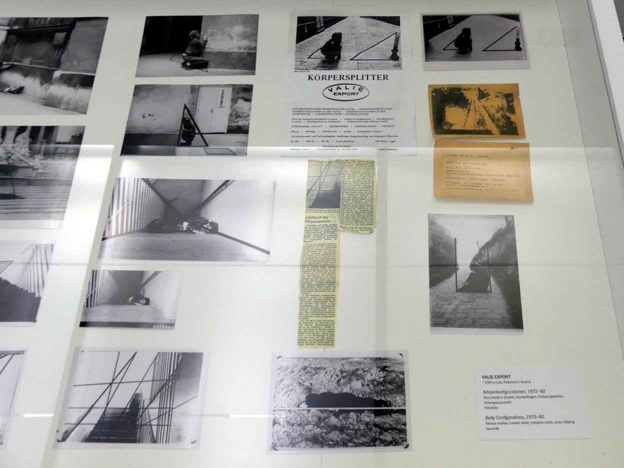 Valie Export (Waltraud Stockinger) (1969–2011), Körperkonfigurationen, Linz, Lentos Kunstmuseum Linz, Saal 11 - Performance, Konzeptionelle Kunst und Fotorealismus, 1972–1982, Bild 3/4
