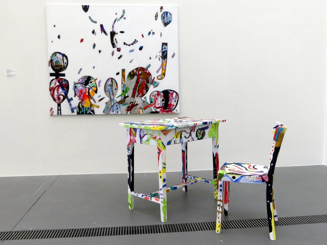 Anselm Glück (1996–2003), Tisch/Sessel-Objekt anlässlich einer Lesung im Lentos Kunstmuseum, Linz, Lentos Kunstmuseum Linz, Saal 12 - Junge Rebellen und Neue Wilde, 2003, Bild 3/5