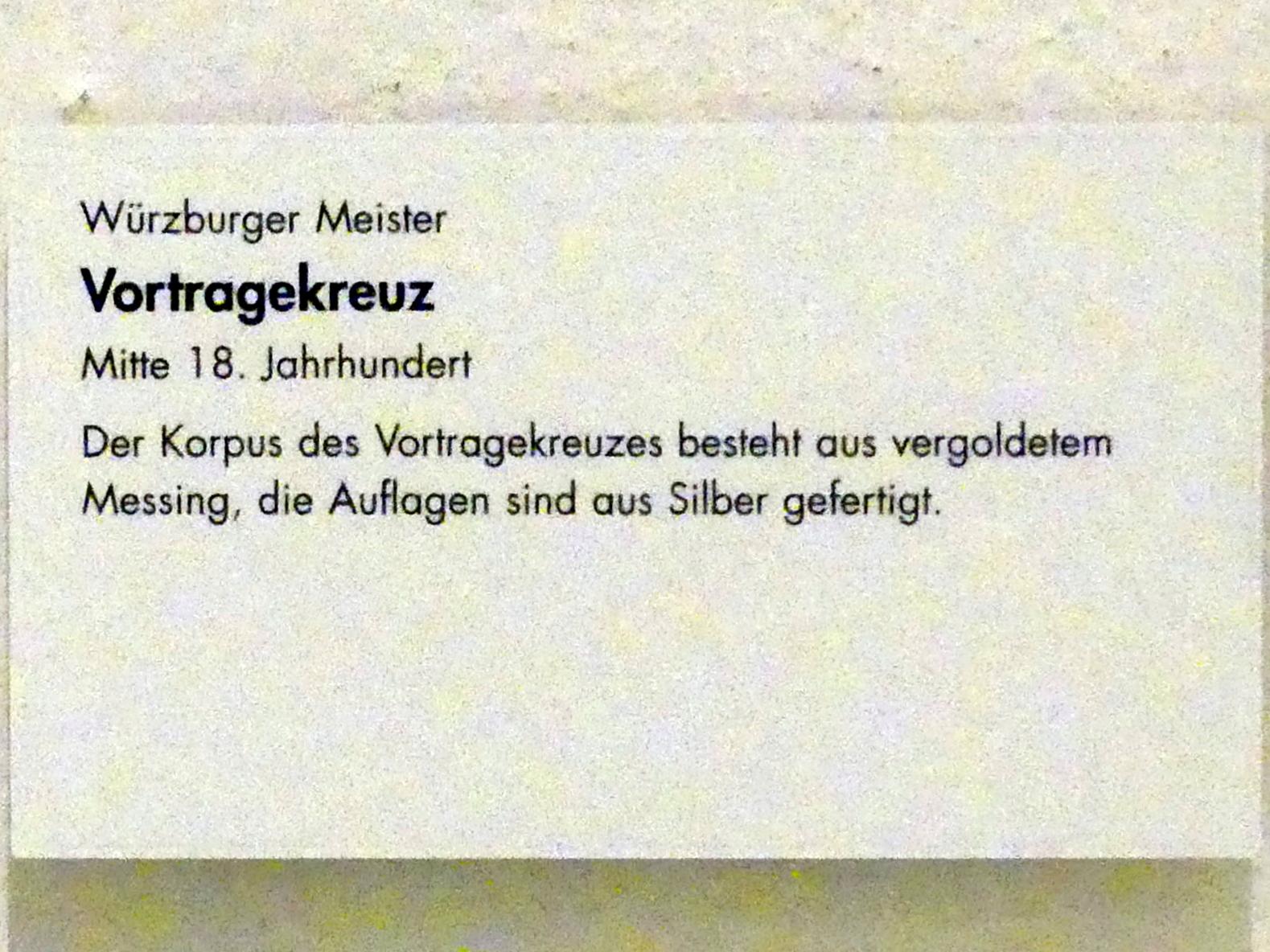 Vortragekreuz, Würzburg, Museum für Franken (ehem. Mainfränkisches Museum), Barock-Saal, Mitte 18. Jhd., Bild 2/2