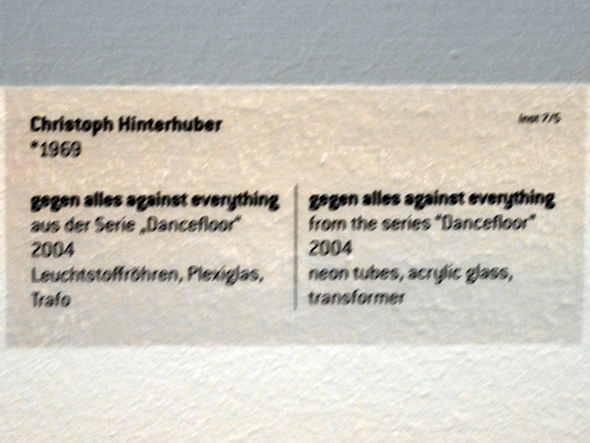 Christoph Hinterhuber (2004), gegen alles against everything, Innsbruck, Tiroler Landesmuseum, Ferdinandeum, Saal 8, 2004, Bild 2/2