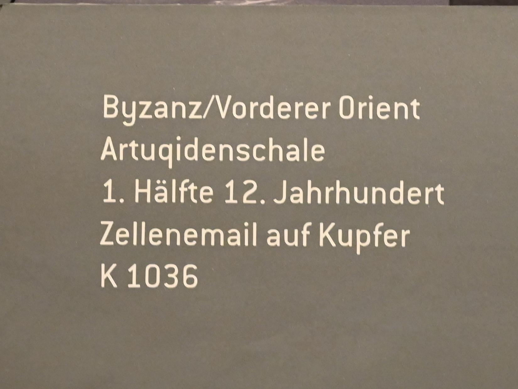 Artuqidenschale, Innsbruck, Tiroler Landesmuseum, Ferdinandeum, Mittelalter 3, 1. Hälfte 12. Jhd., Bild 2/5