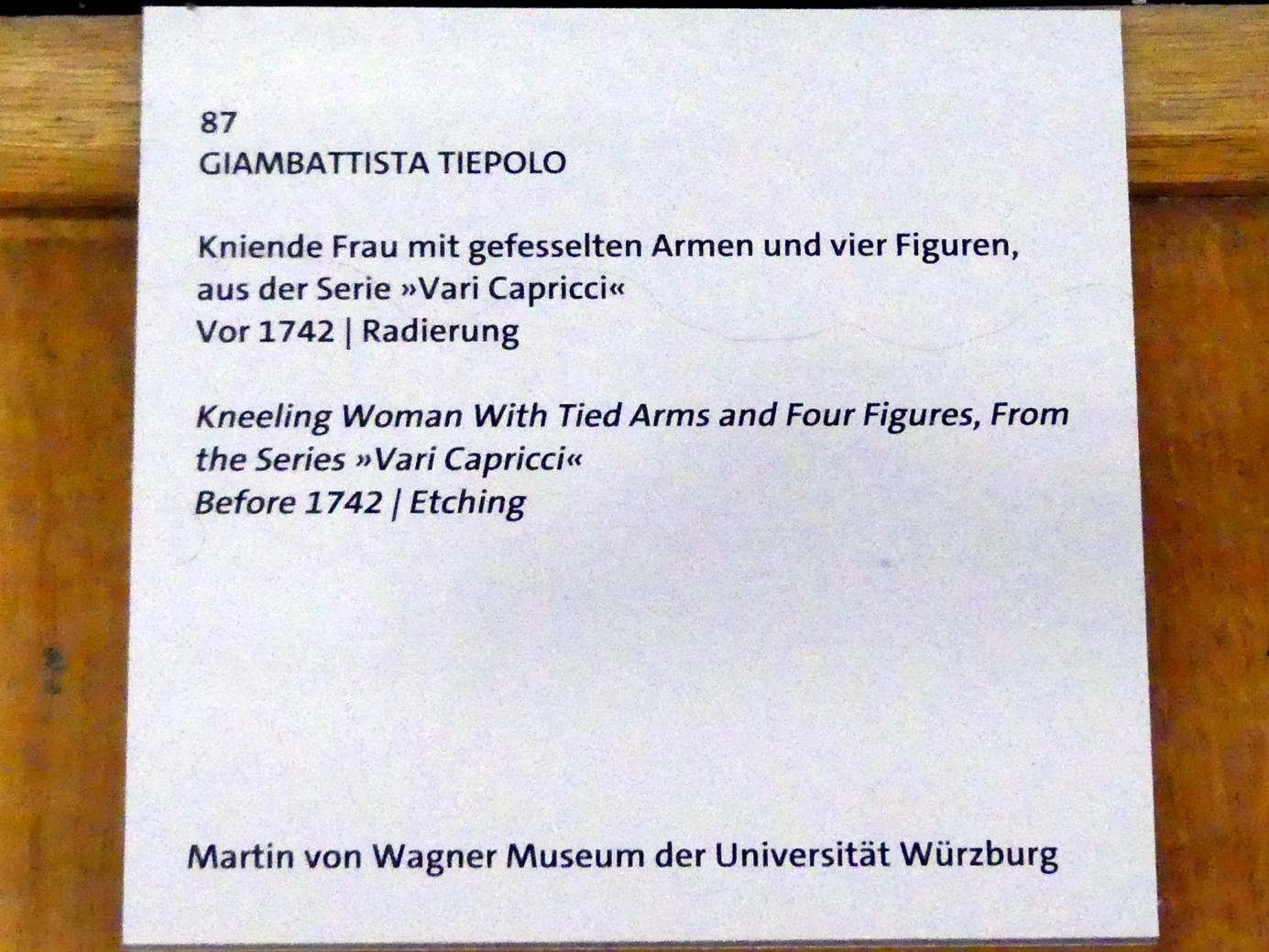 Giovanni Battista Tiepolo (1715–1785), Kniende Frau mit gefesselten Armen und vier Figuren, Würzburg, Martin von Wagner Museum, Ausstellung "Tiepolo und seine Zeit in Würzburg" vom 31.10.2020-15.07.2021, Saal 1, vor 1742, Bild 3/3