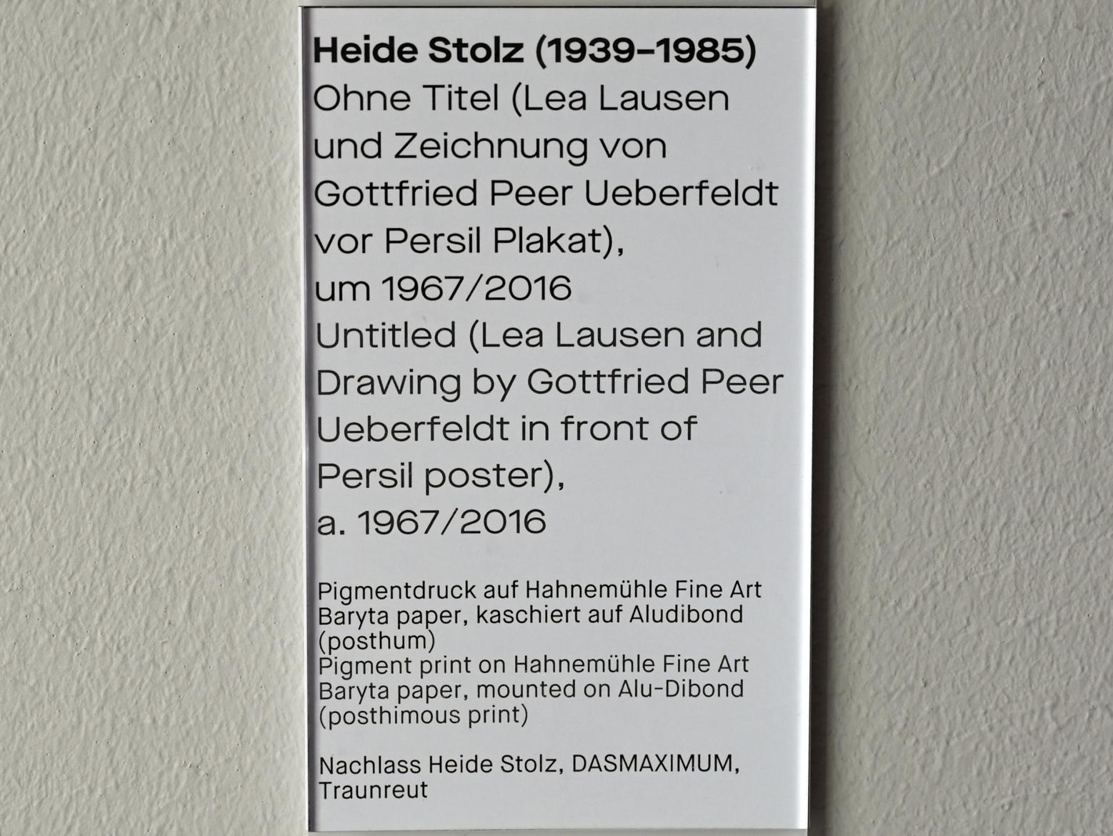 Heide Stolz (1960–1969), Ohne Titel (Zeichnung von Gottfried Peer Ueberfeldt vor Persil Plakat), Chemnitz, Museum Gunzenhauser, Saal 1.10 - Uwe Lausen und Heide Stolz, um 1967, Bild 2/2
