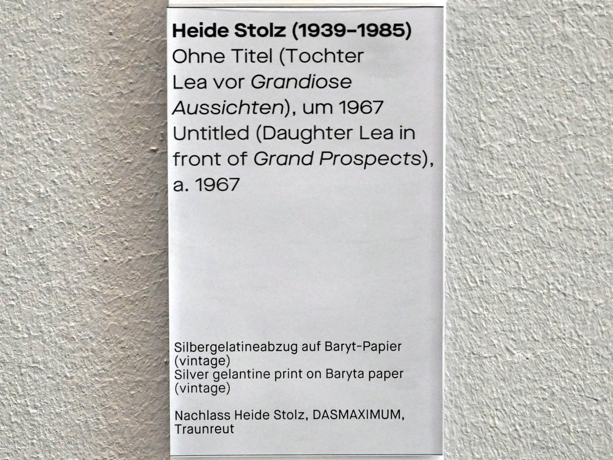 Heide Stolz (1960–1969), Ohne Titel (Tochter Lea vor Grandiose Aussichten), Chemnitz, Museum Gunzenhauser, Saal 1.10 - Uwe Lausen und Heide Stolz, um 1967, Bild 2/2