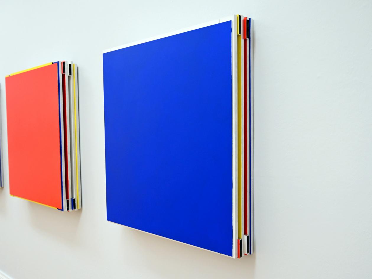 Imi Knoebel (Klaus Wolf Knoebel) (1968–1995), Odyshape XVI Blau, Chemnitz, Kunstsammlungen am Theaterplatz, Form Fläche Geste, Saal 1, 1994, Bild 4/5