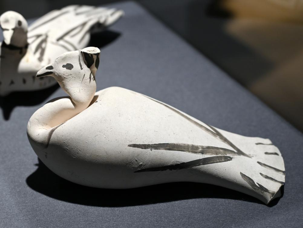 Pablo Picasso (1897–1972), Schlafende Taube, Künzelsau, Museum Würth 2, Kabinett im Untergeschoß, 1953, Bild 2/3