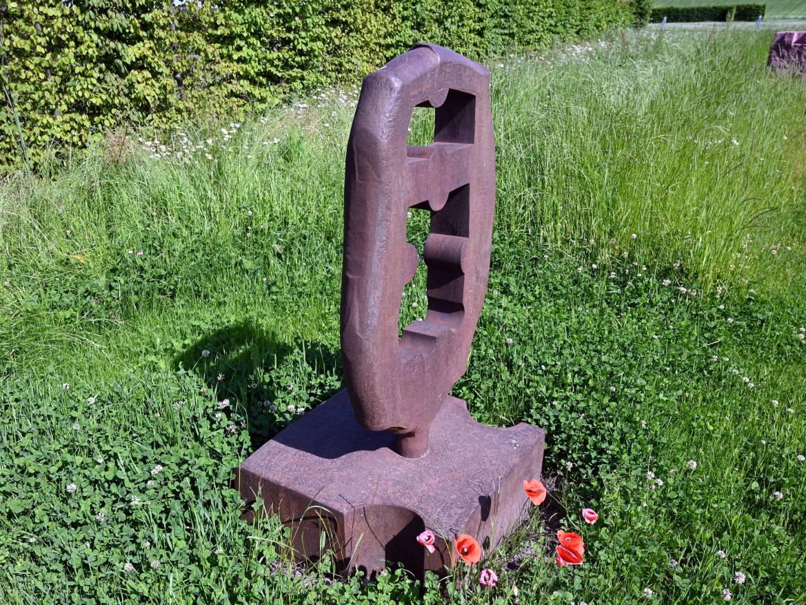 Eduardo Chillida (1955–1997), Gruß an Parmenides, Künzelsau, Skulpturengarten am Carmen Würth Forum, 1995, Bild 3/4