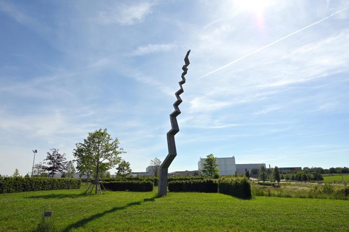 Magdalena Jetelová (1994–2017), Treppe, Künzelsau, Skulpturengarten am Carmen Würth Forum, 2010, Bild 1/6