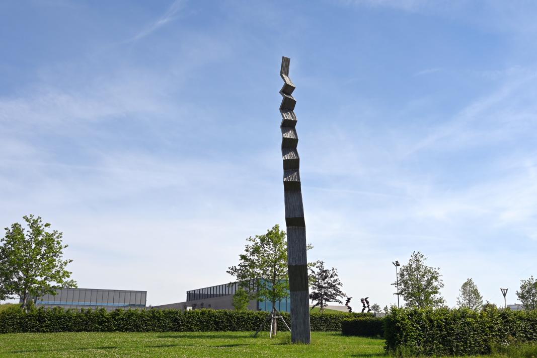 Magdalena Jetelová (1994–2017), Treppe, Künzelsau, Skulpturengarten am Carmen Würth Forum, 2010, Bild 5/6