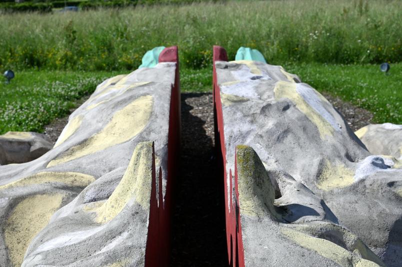 Alfred Hrdlicka (1957–1994), King Lear - Der geteilte Mensch, Künzelsau, Skulpturengarten am Carmen Würth Forum, 1994, Bild 8/9