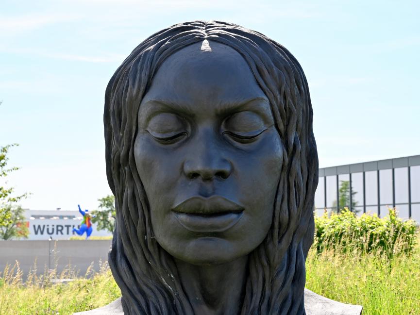 Helga Vockenhuber (2012), Die neue Eva, Künzelsau, Skulpturengarten am Carmen Würth Forum, 2012, Bild 3/8