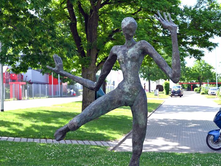 Helge Leiberg (2004–2010), Nicht abgeneigt, Künzelsau, Skulpturengarten am Carmen Würth Forum, 2004, Bild 2/5