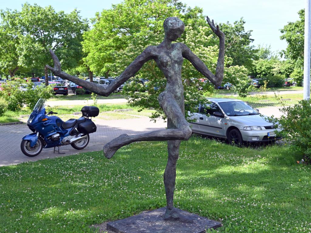 Helge Leiberg (2004–2010), Nicht abgeneigt, Künzelsau, Skulpturengarten am Carmen Würth Forum, 2004, Bild 3/5
