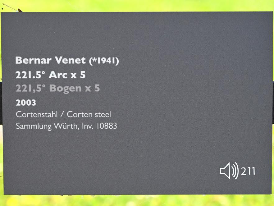 Bernar Venet (2003), 221,5° Bogen x 5, Künzelsau, Skulpturengarten am Carmen Würth Forum, 2003, Bild 6/6