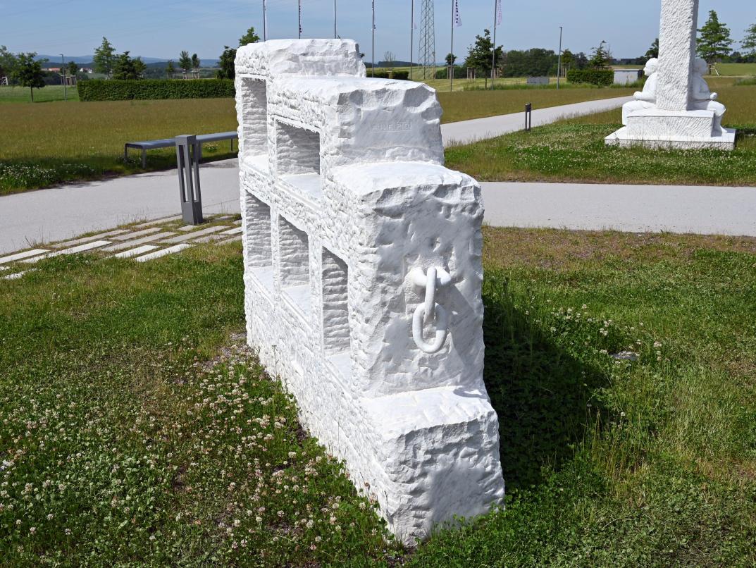 Markus Redl (2008–2019), Stein 154/129 [Regal des Archivars], Künzelsau, Skulpturengarten am Carmen Würth Forum, 2019, Bild 3/4