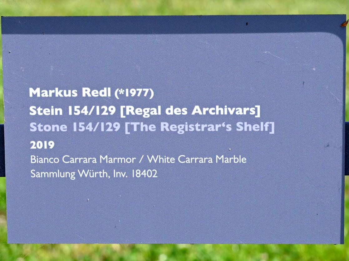 Markus Redl (2008–2019), Stein 154/129 [Regal des Archivars], Künzelsau, Skulpturengarten am Carmen Würth Forum, 2019, Bild 4/4