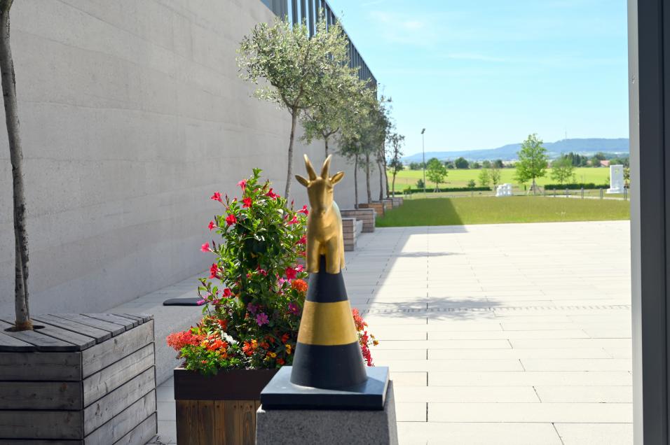 Heinrich Brummack (1989–2009), Wegskulptur Schaf und Ziege, Künzelsau, Skulpturengarten am Carmen Würth Forum, 1998, Bild 6/7