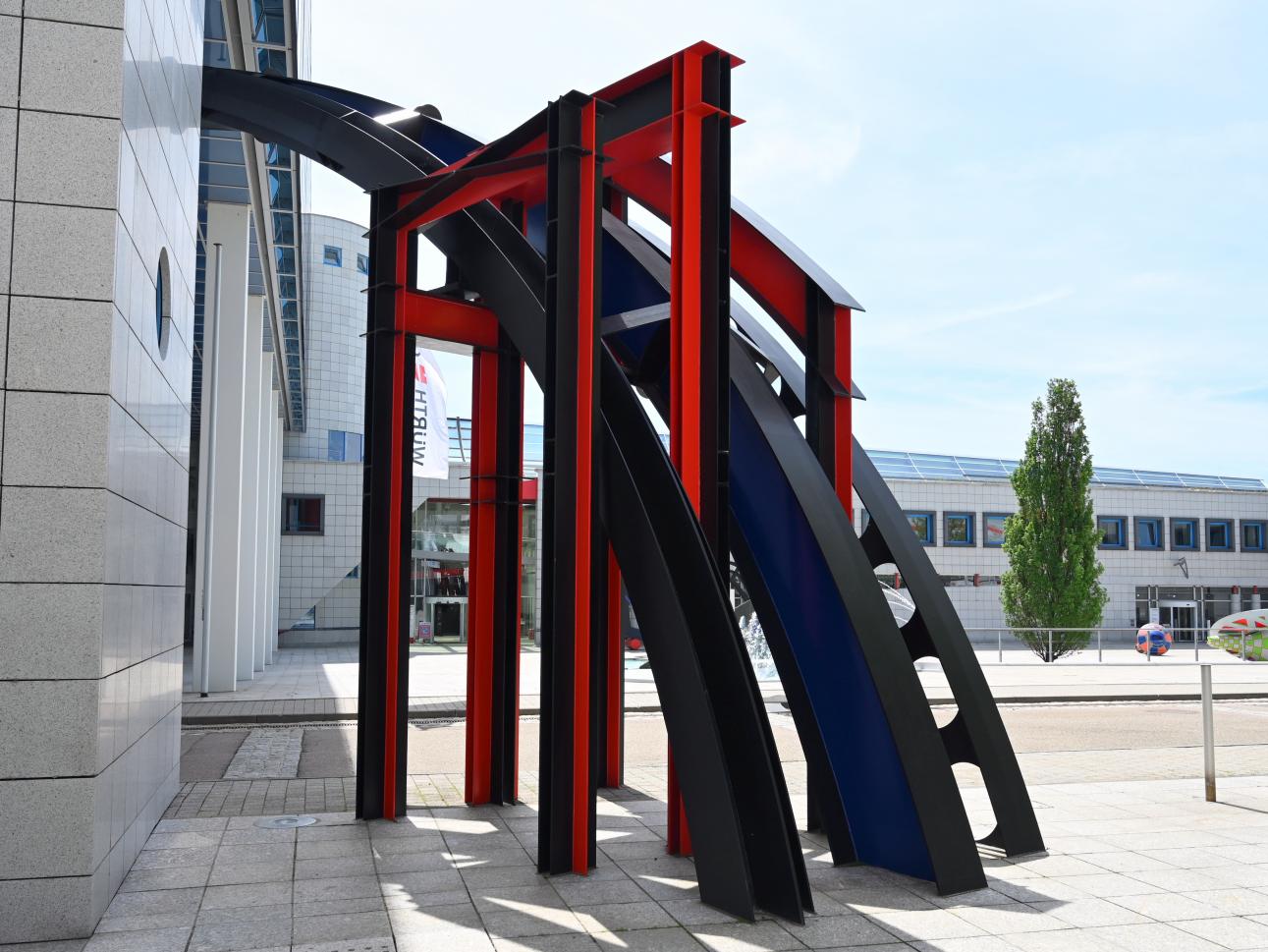 Robert Jacobsen (1949–1990), Der Flieger, Künzelsau, Skulpturengarten am Carmen Würth Forum, 1990, Bild 5/6