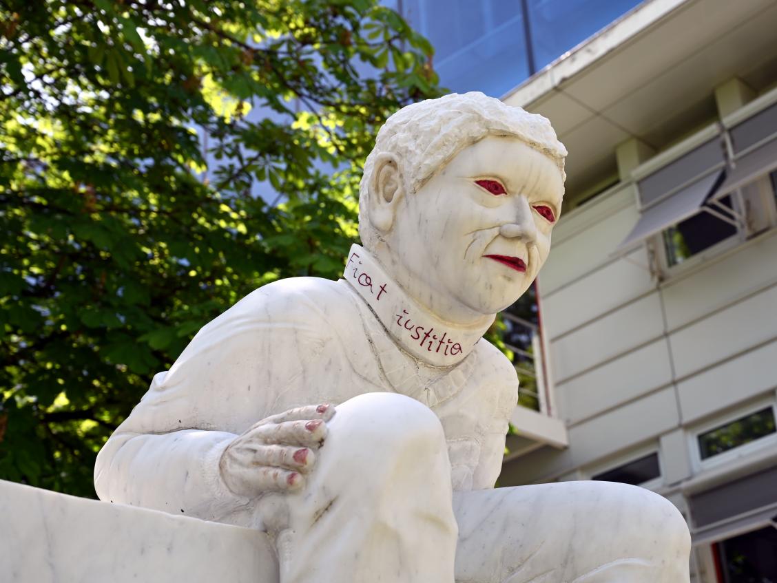 Markus Redl (2008–2019), Stein 73/64 [Exitus], Künzelsau, Skulpturengarten am Carmen Würth Forum, 2008, Bild 5/8