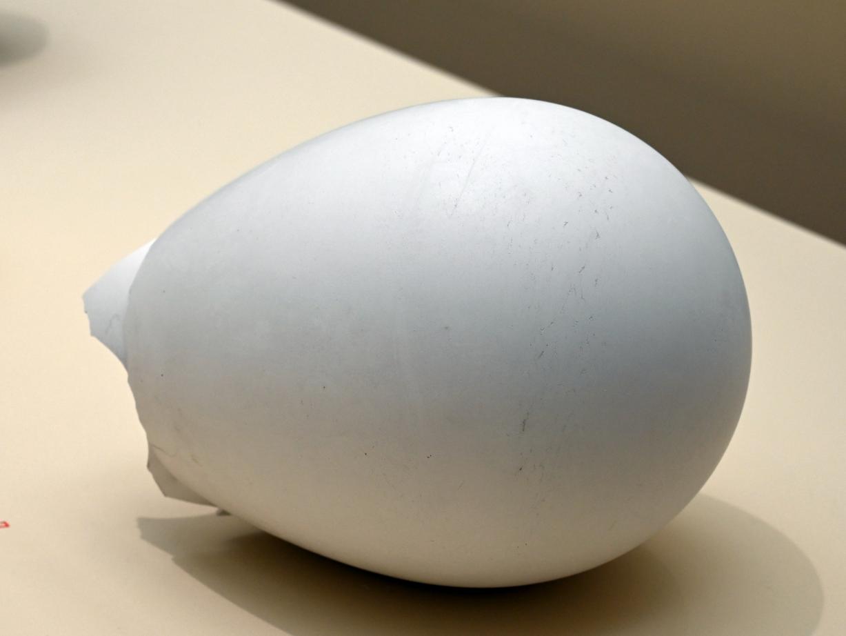 Mária Bartuszová (1965–1987), Untitled 12a (back one), München, Pinakothek der Moderne, Saal 5, 1987, Bild 2/3