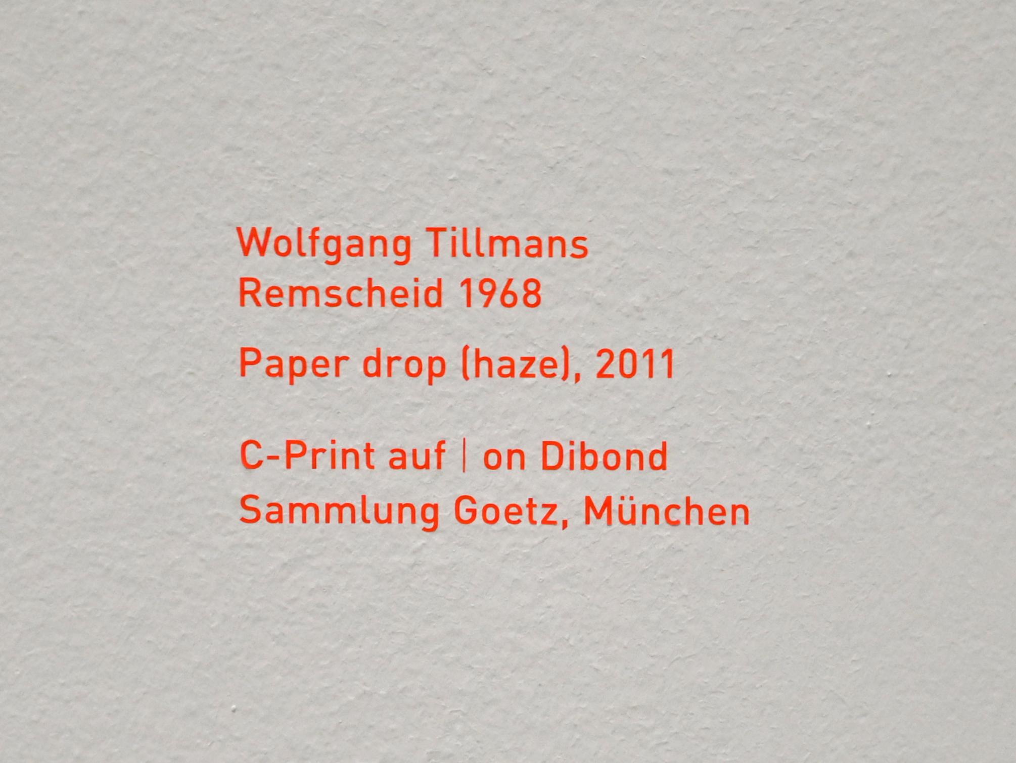 Wolfgang Tillmans (1993–2011), Paper drop (haze), München, Pinakothek der Moderne, Saal 8, 2011, Bild 2/2