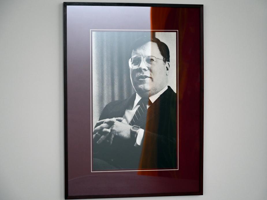 Bodo Buhl (1983), Wir alle wollen nur das Beste, München, Pinakothek der Moderne, Treppe im Ostflügel, 1983, Bild 3/10