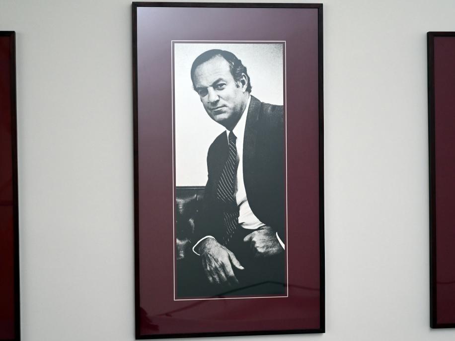 Bodo Buhl (1983), Wir alle wollen nur das Beste, München, Pinakothek der Moderne, Treppe im Ostflügel, 1983, Bild 8/10