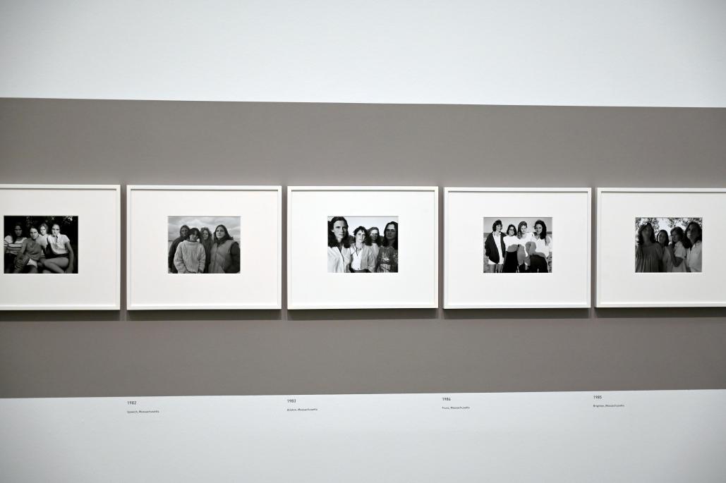 Nicholas Nixon (1997), The Brown Sisters, München, Pinakothek der Moderne, Saal 27, 1975–2020