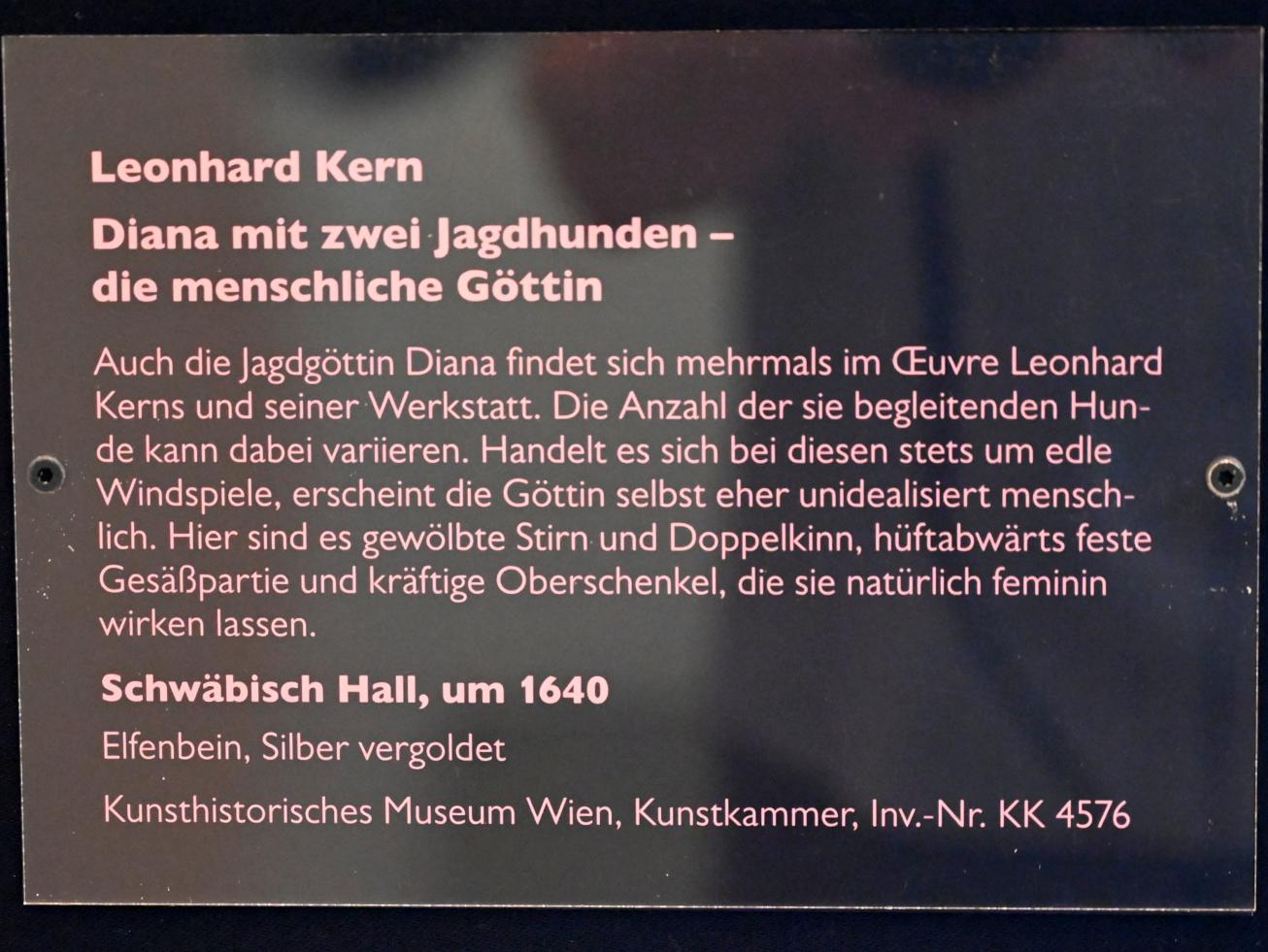 Leonhard Kern (1615–1653), Diana mit zwei Jagdhunden - die menschliche Göttin, Schwäbisch Hall, Kunsthalle Würth, Ausstellung "Leonhard Kern und Europa" vom 29.03. - 03.10.2021, Untergeschoß Saal 2, um 1640, Bild 4/4